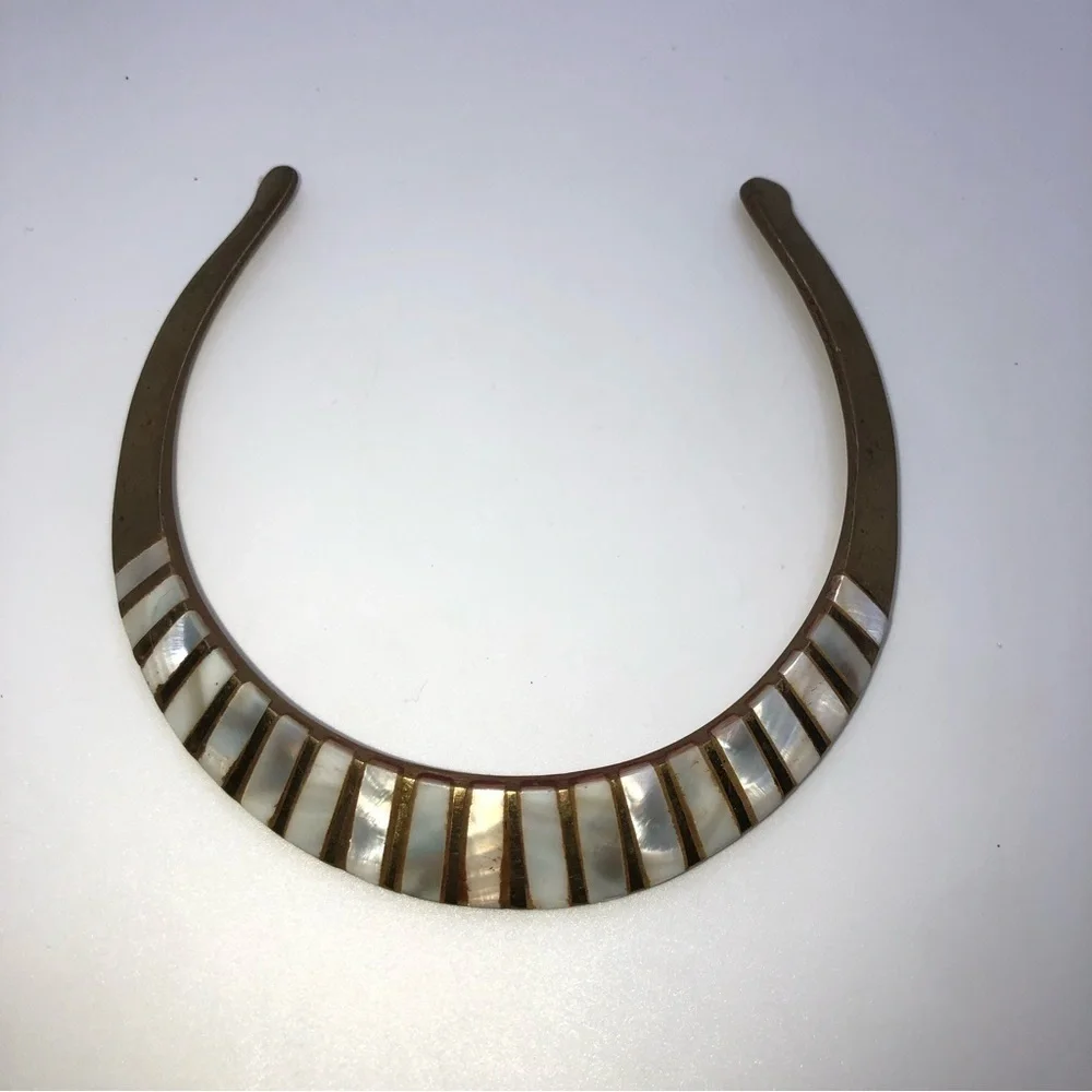 Vtg 70s Brass MOP Mother of Pearl Torque Collar Necklace Sits at 5” - 3” opening - Picture 3 of 7